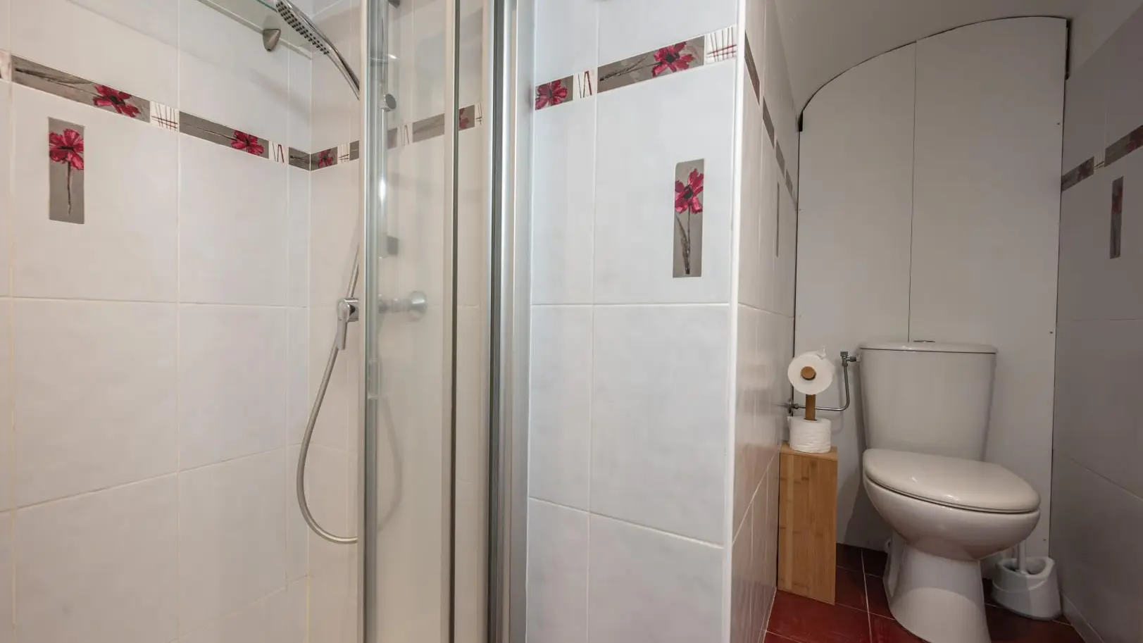 Le Cactus-salle d'eau-Mas d'Angeline-Beausoleil-Gîtes de France des Alpes-Maritimes