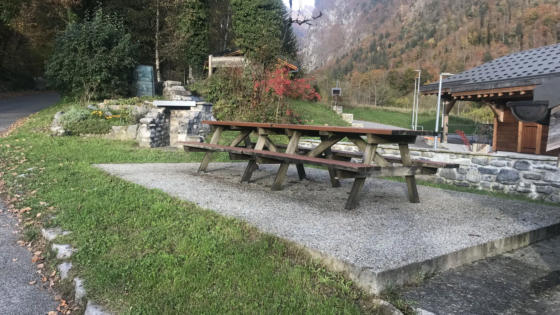 View of the garden and barbecue