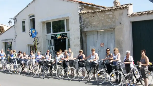 Équipe sur des vélos YooToo