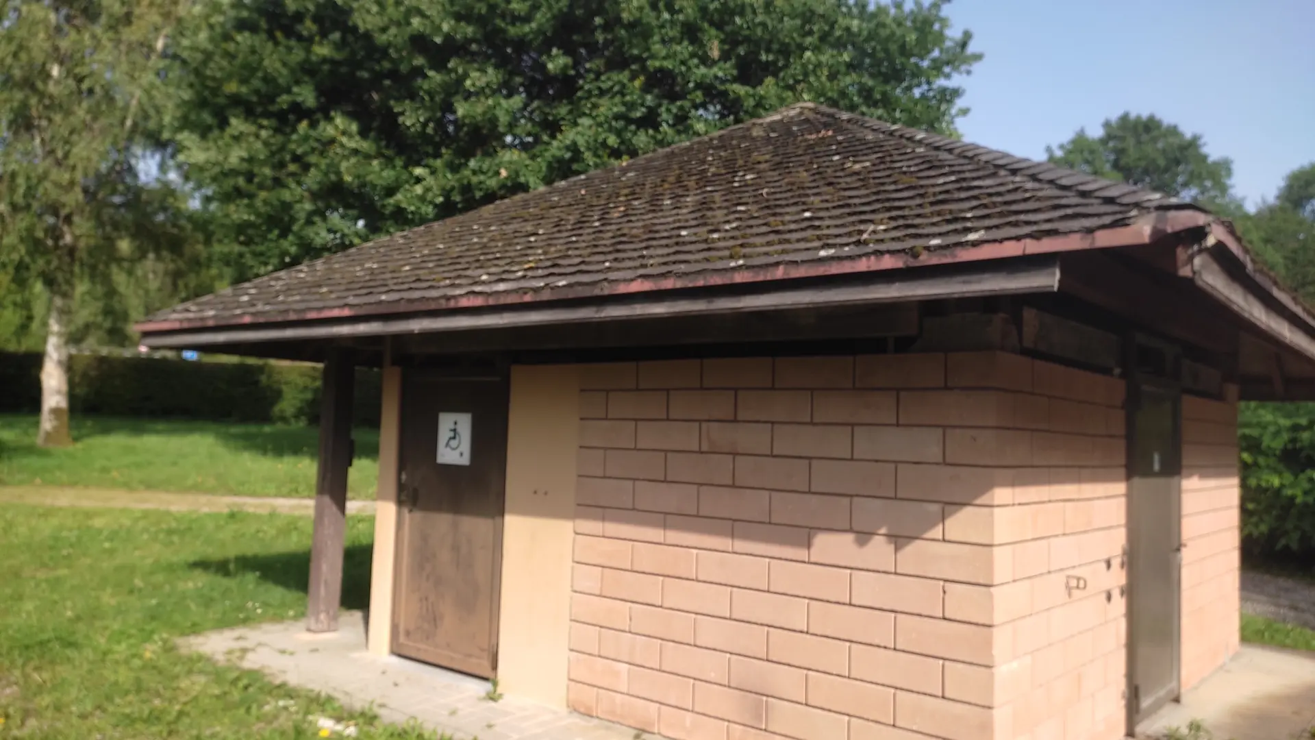 Toilettes PMR sur la plage Pré Argent