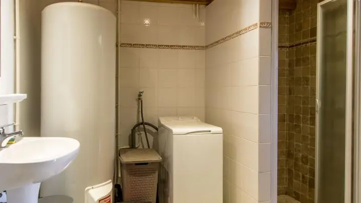 Salle d'eau/buanderie au rez-de-chaussée