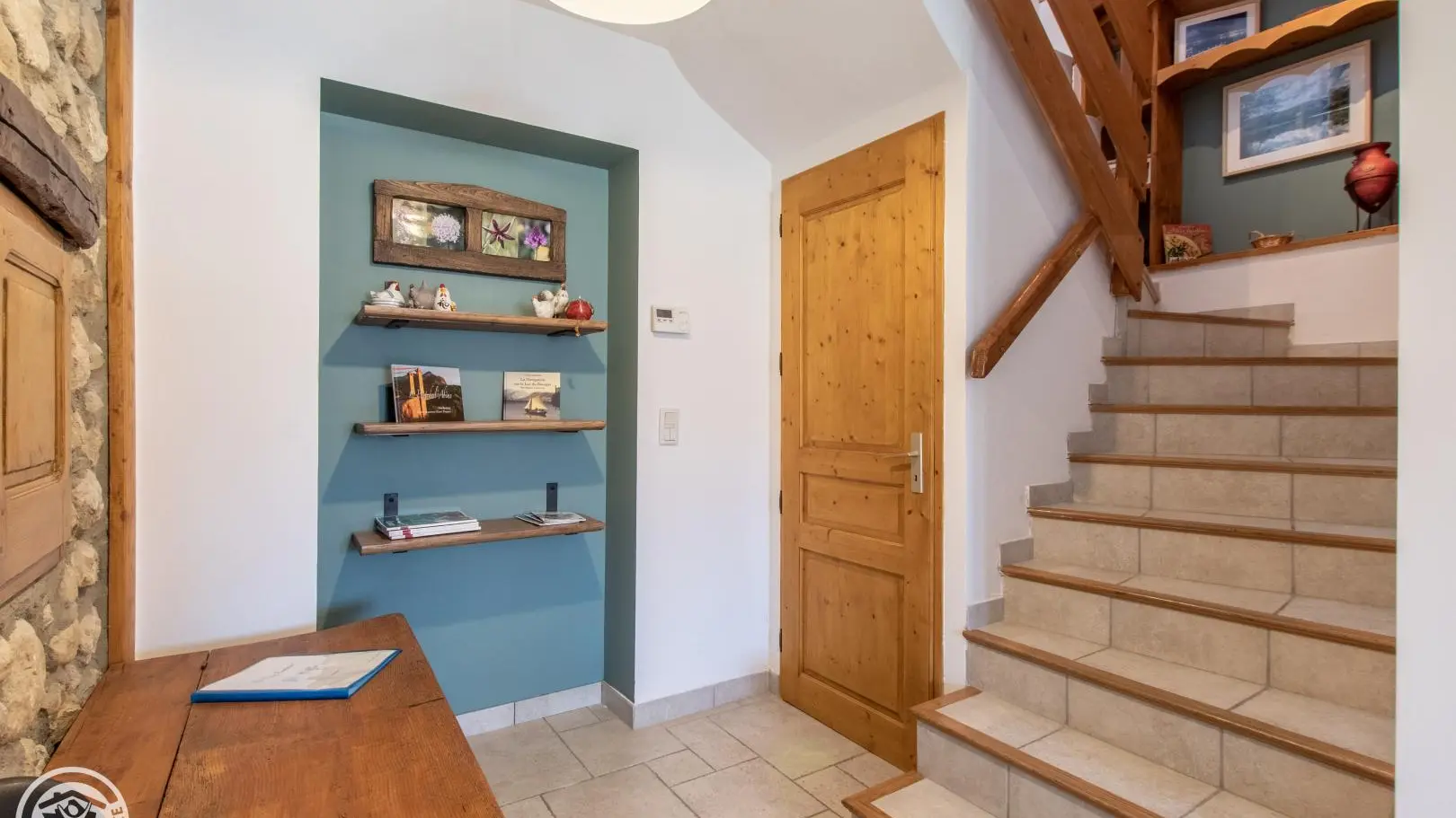 Accès étage avec chambres 2 et 3