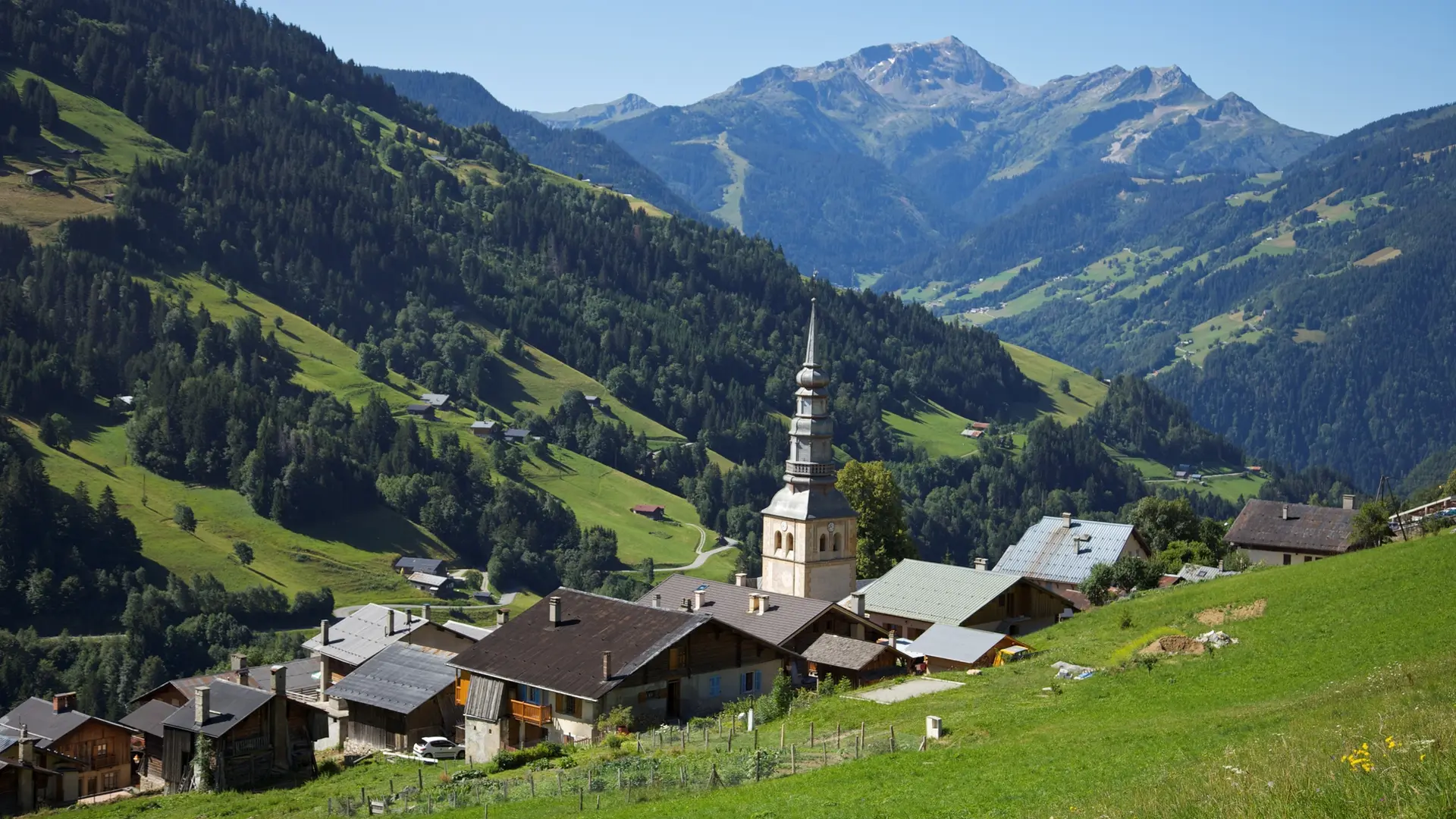 Le village d'Hauteluce en été