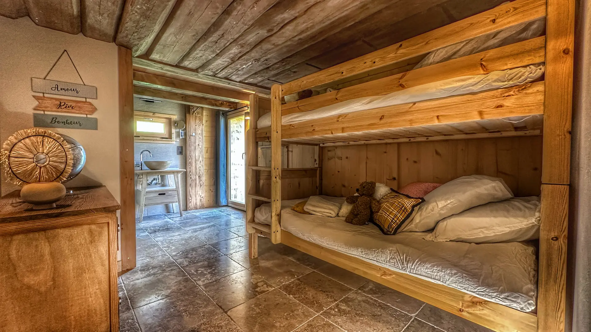 Chambre avec lits superposés