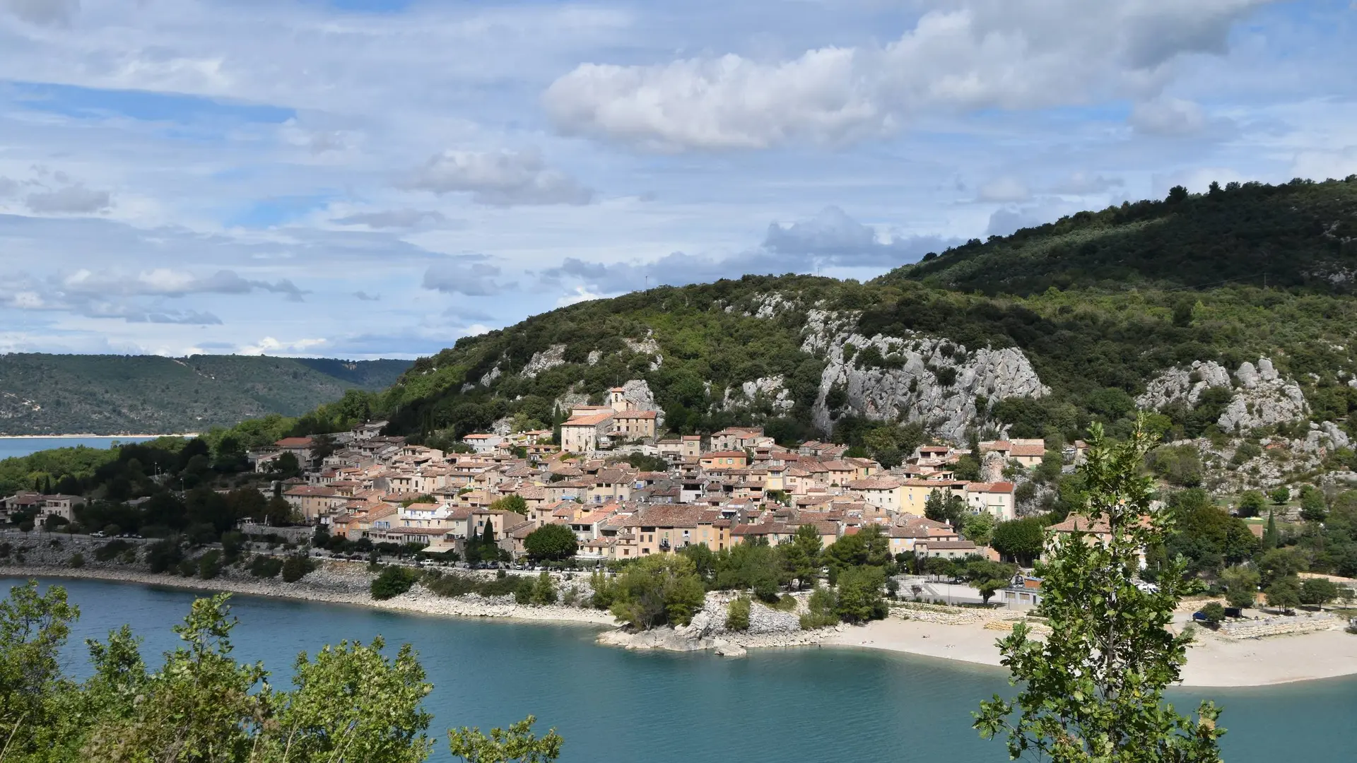 Village de Bauduen au bord du lac