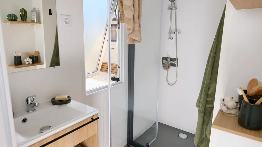 Mobile home cottage douche