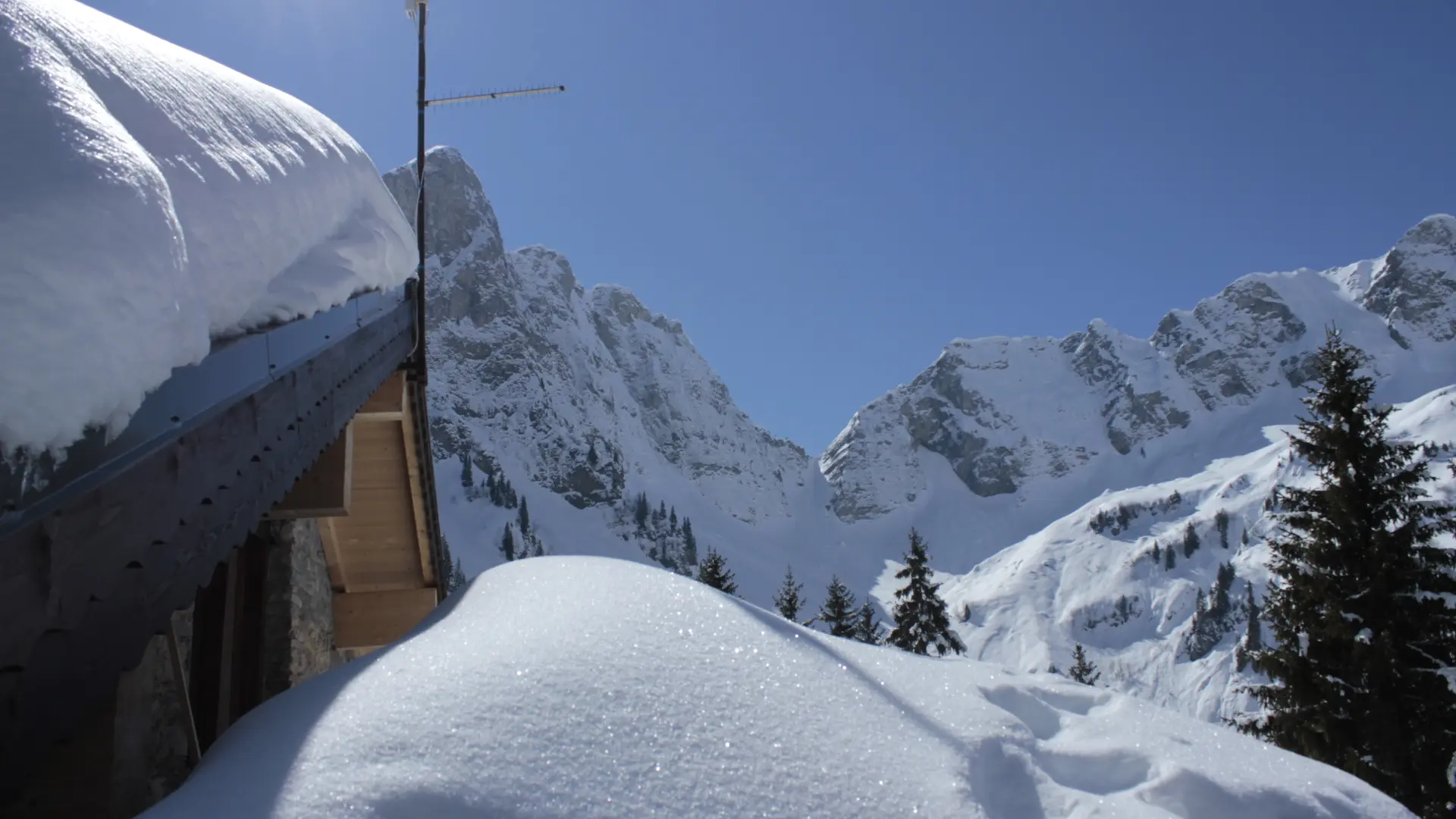 Le refuge des Tindérêts propose des soirées raquettes et fondue