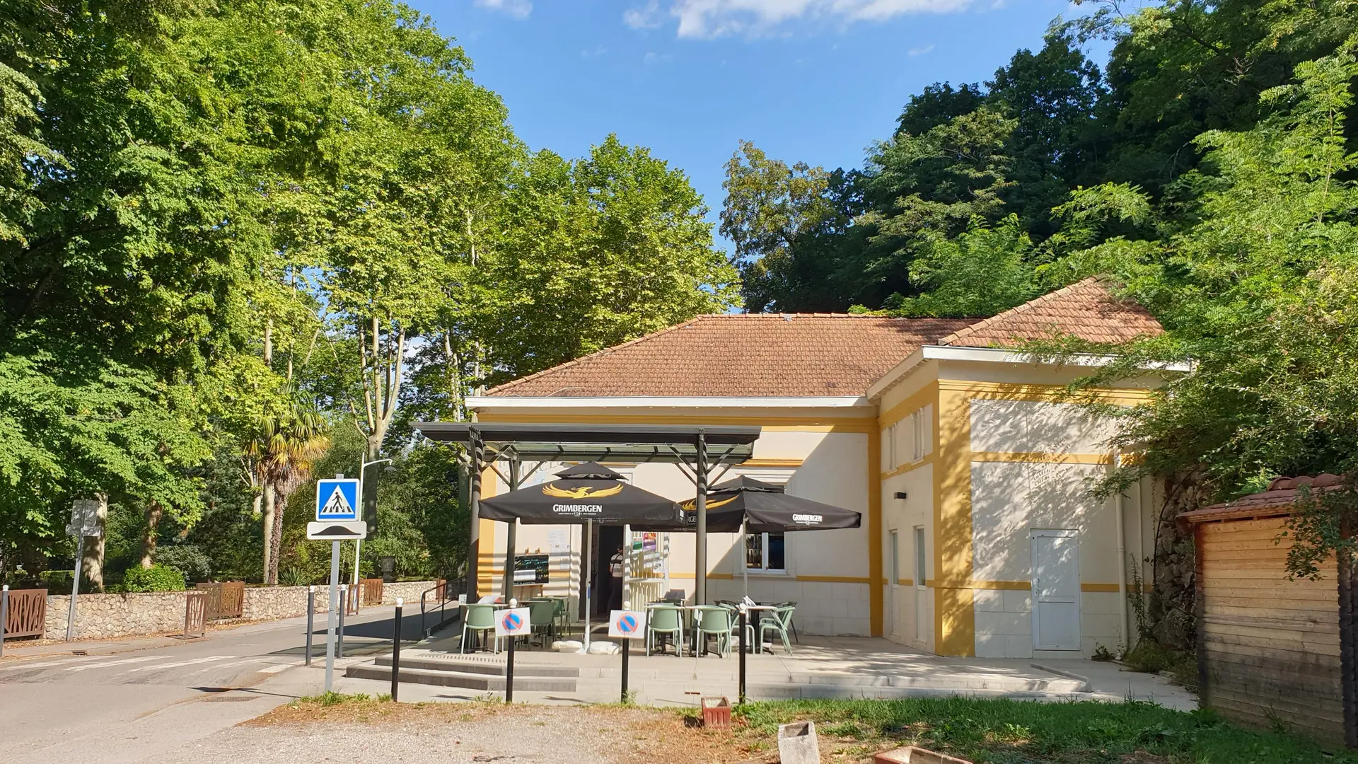 Façade