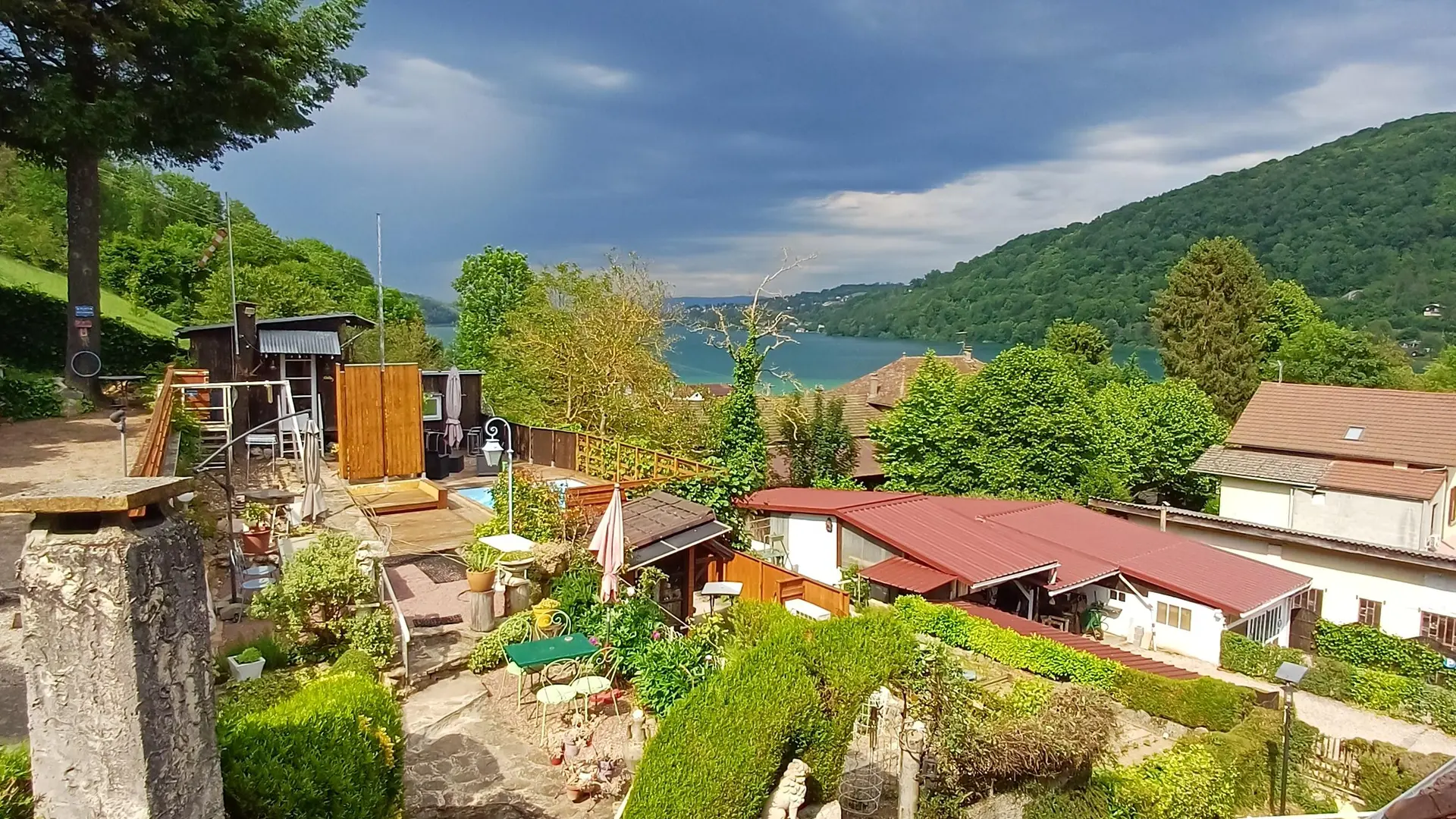 Extérieurs avec vue sur le lac