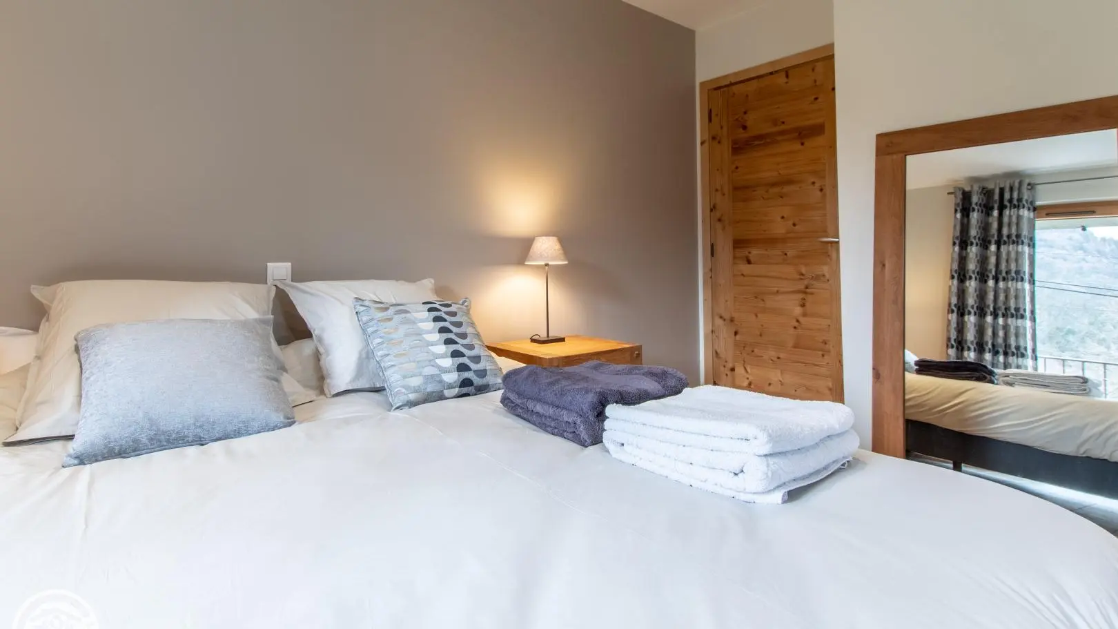 Chambre à grand lit au premier étage
