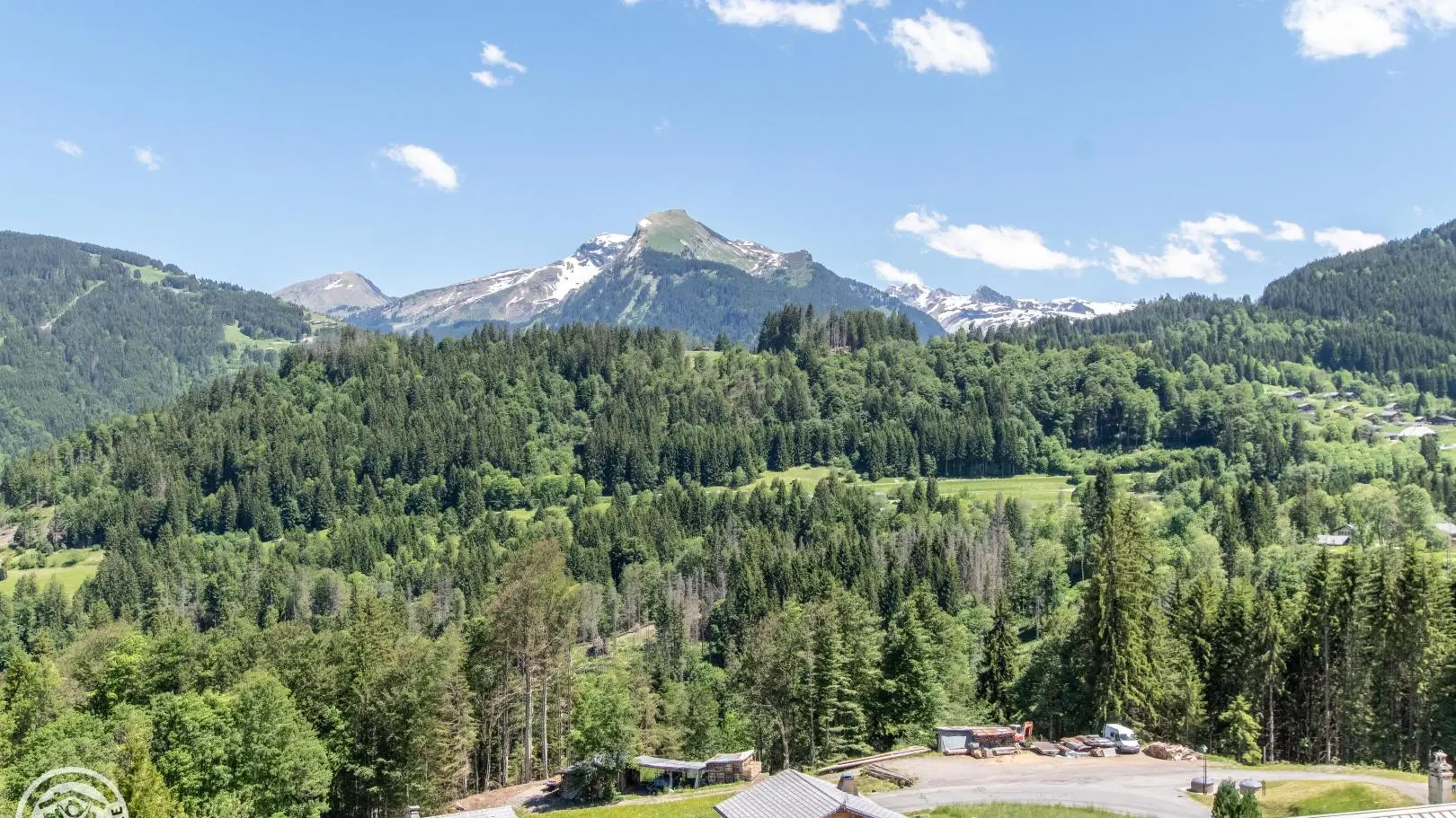 Vue depuis le parking du gîte