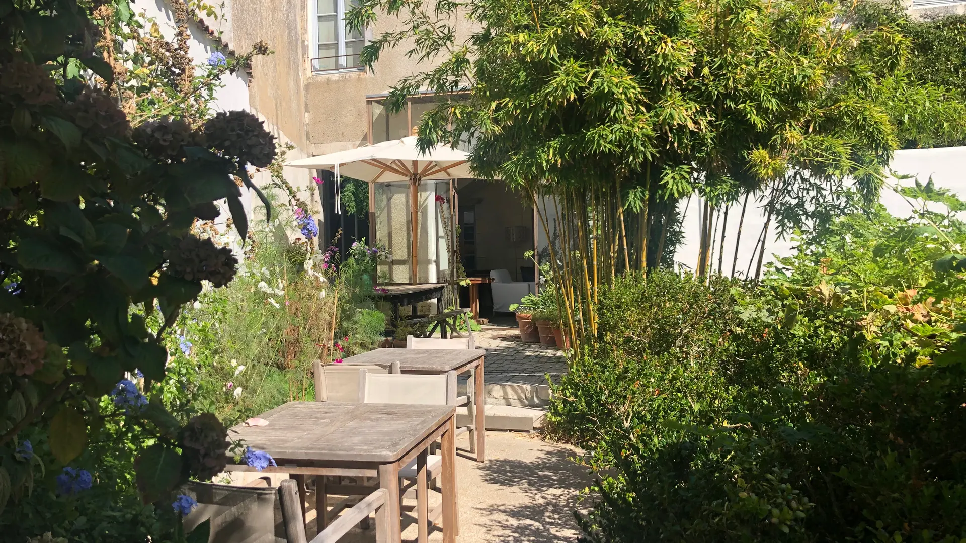 Jardin intérieur hôtel le Sénéchal