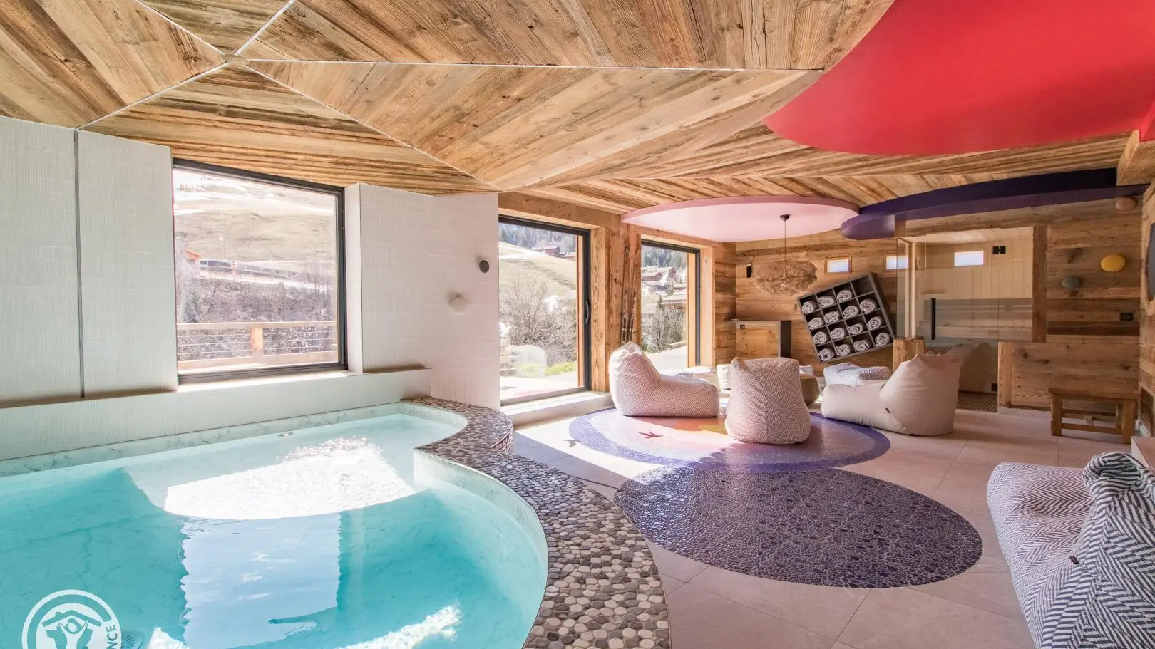 Espace bien être avec bassin ludique 10m2, sauna et solarium
eau à 35°c et air à 28°c