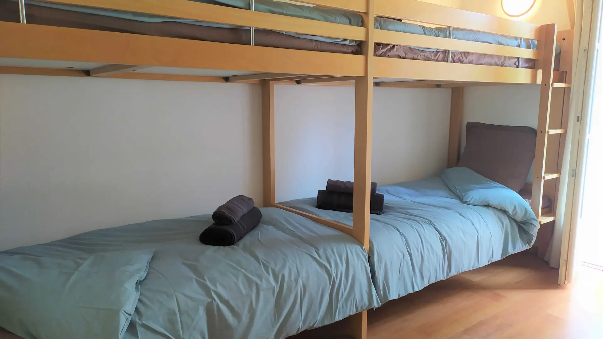 L'Ourméou-chambre 2 x 2 lits superposés-Coursegoules-Gites de France Alpes-Maritimes