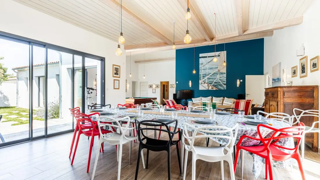 Grande table à manger d'intérieur