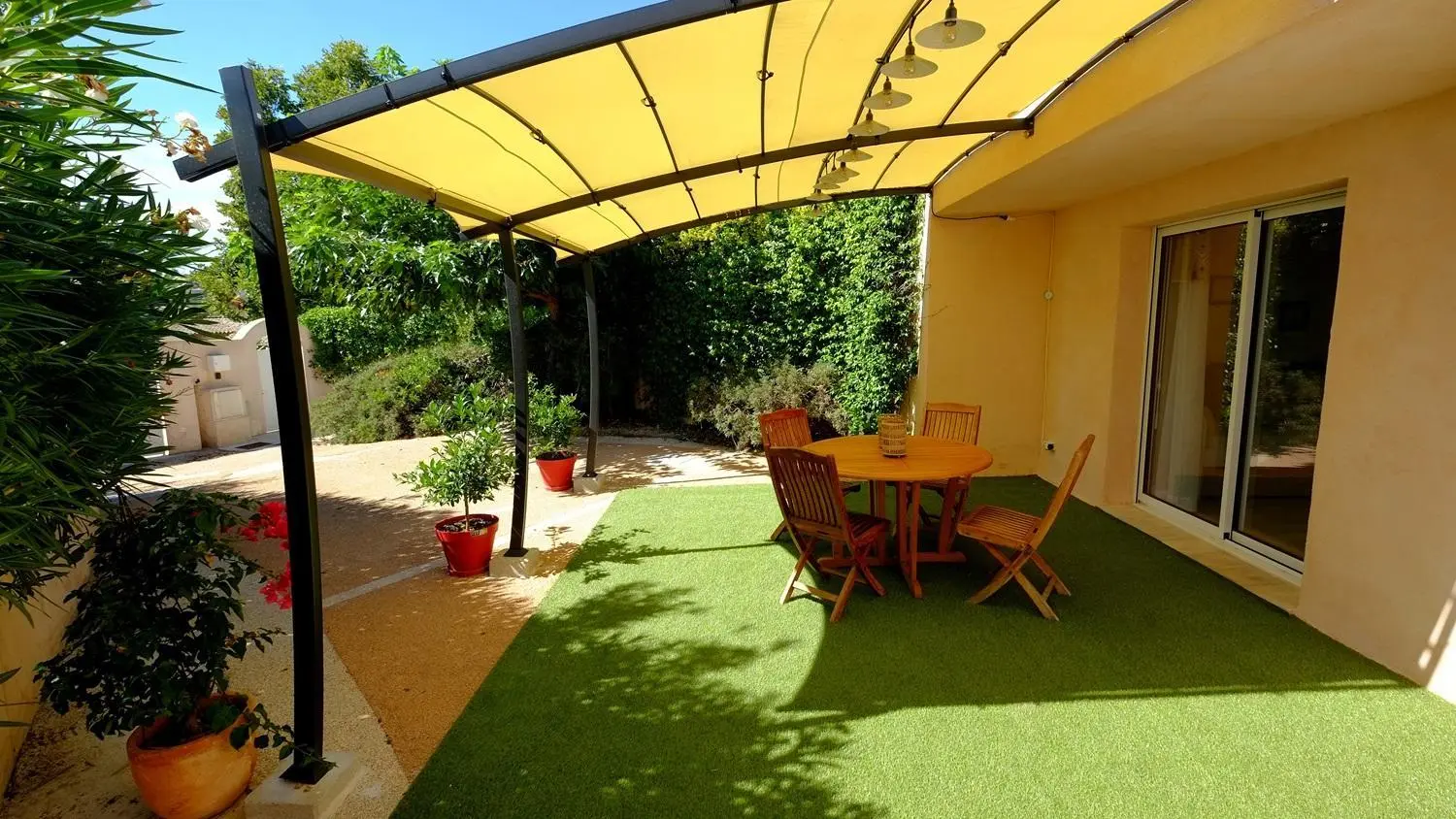 Terrasse vue droite Gîte Macalinewa Gîtes de France Alpes-Maritimes Saint-Jeannet