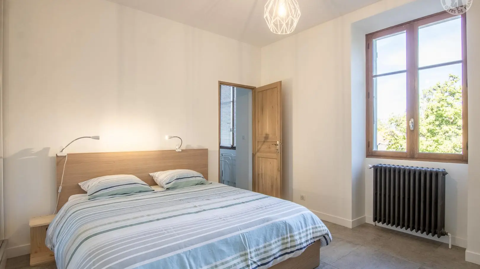 Chambre au rez-de-chaussée avec une salle d'eau privative