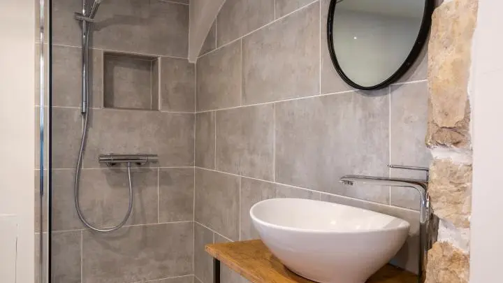 Salle d'eau Chambre rdc Mas d'Osmeea (6 pers.) à Roquefort-les-Pins Gîtes de France Alpes-Maritimes