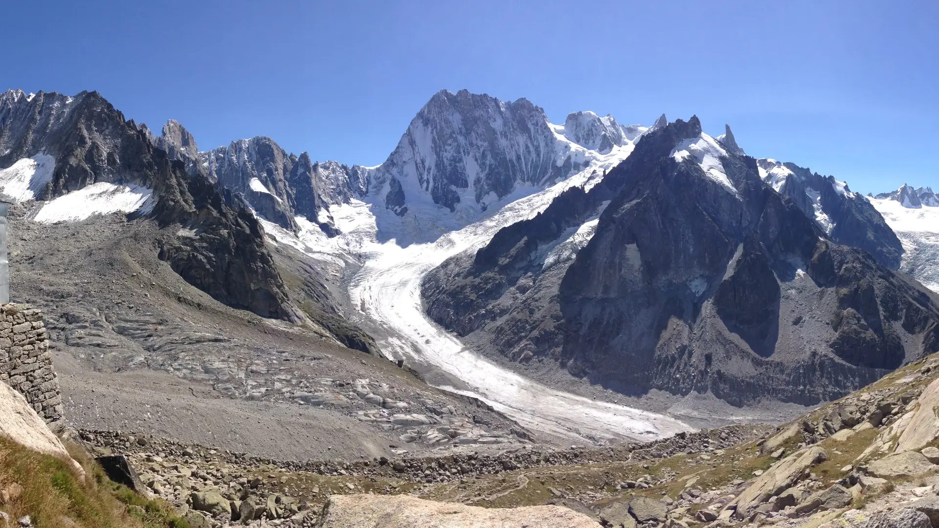 Vue panoramique depuis le refuge du Couvercle
