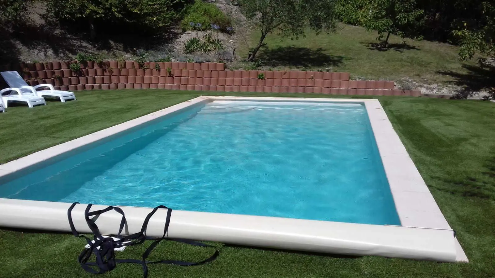 Gîtes des Campons-Piscine commune avec le propriétaire-La Colle sur Loup-Gîtes de France Alpes-Maritimes.