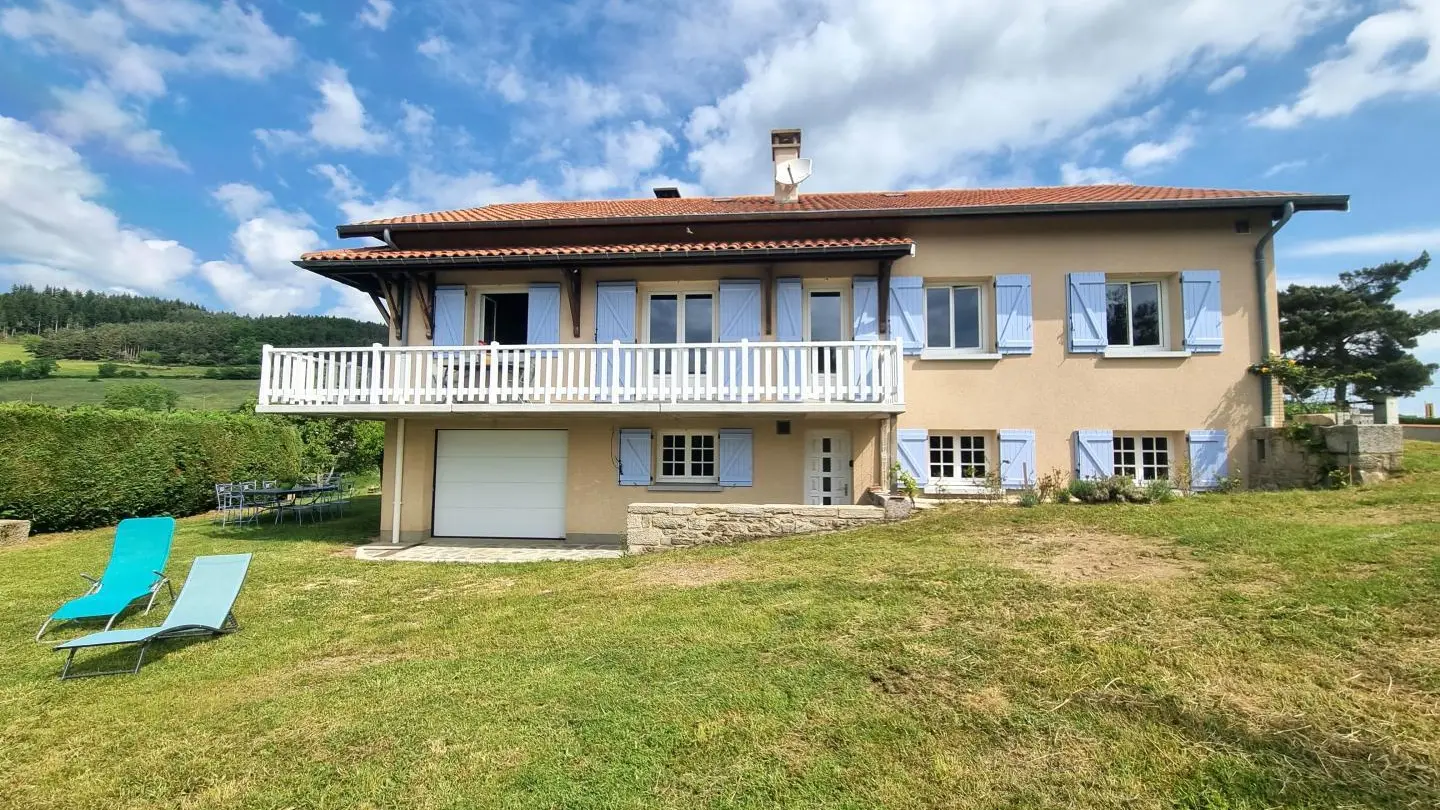 Maison côté Sud avec accès garage pour les VTT, motos, matériel pour le ski...