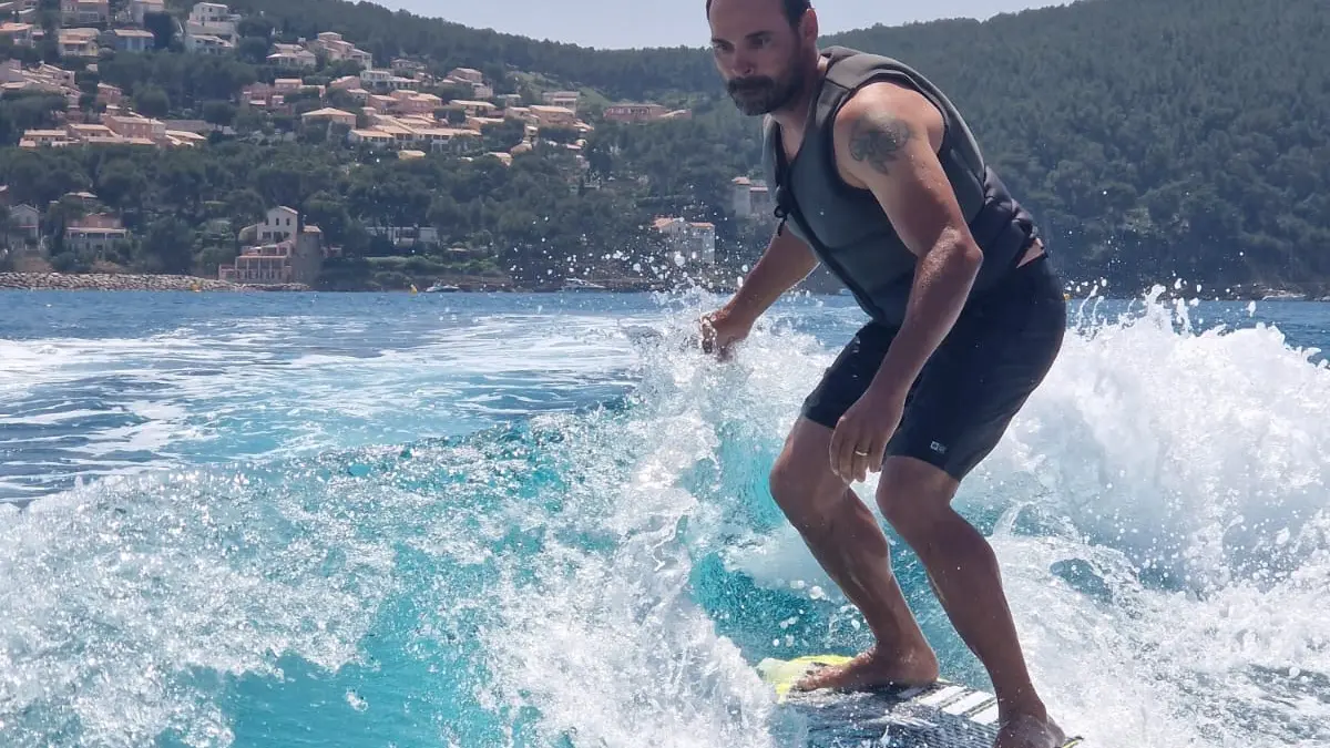 Wakesurf et Wakefoil avec Wake Sensation_Saint-Cyr-sur-Mer
