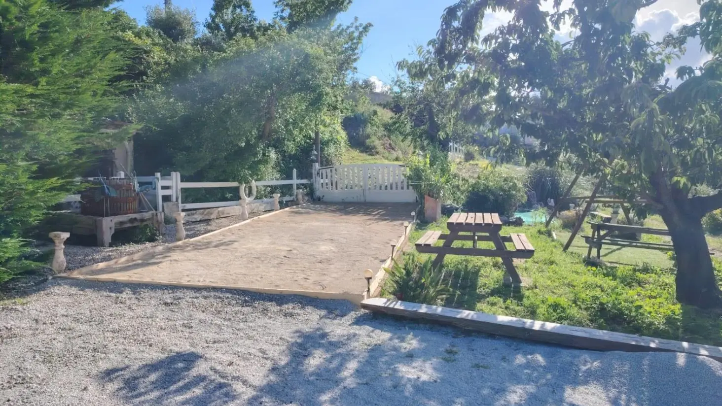 Terrain de boules à disposition des hôtes- Villa Madeleine - Gîtes de France Colomars