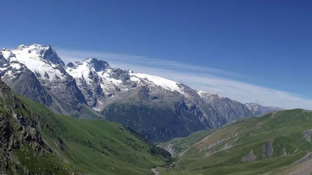 La vue en montant au lac du Goléon - La Grave