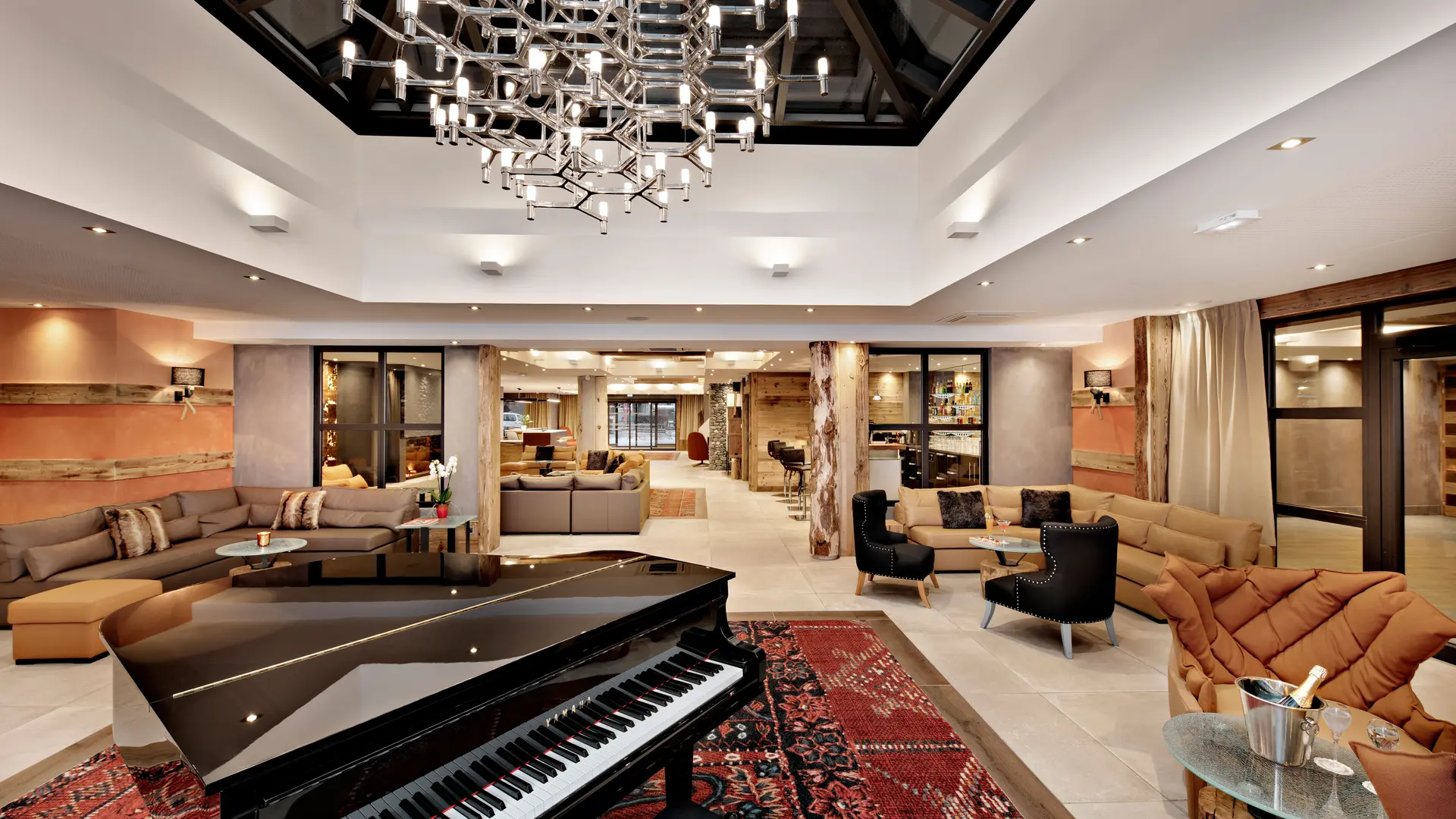 Salle commune piano bar