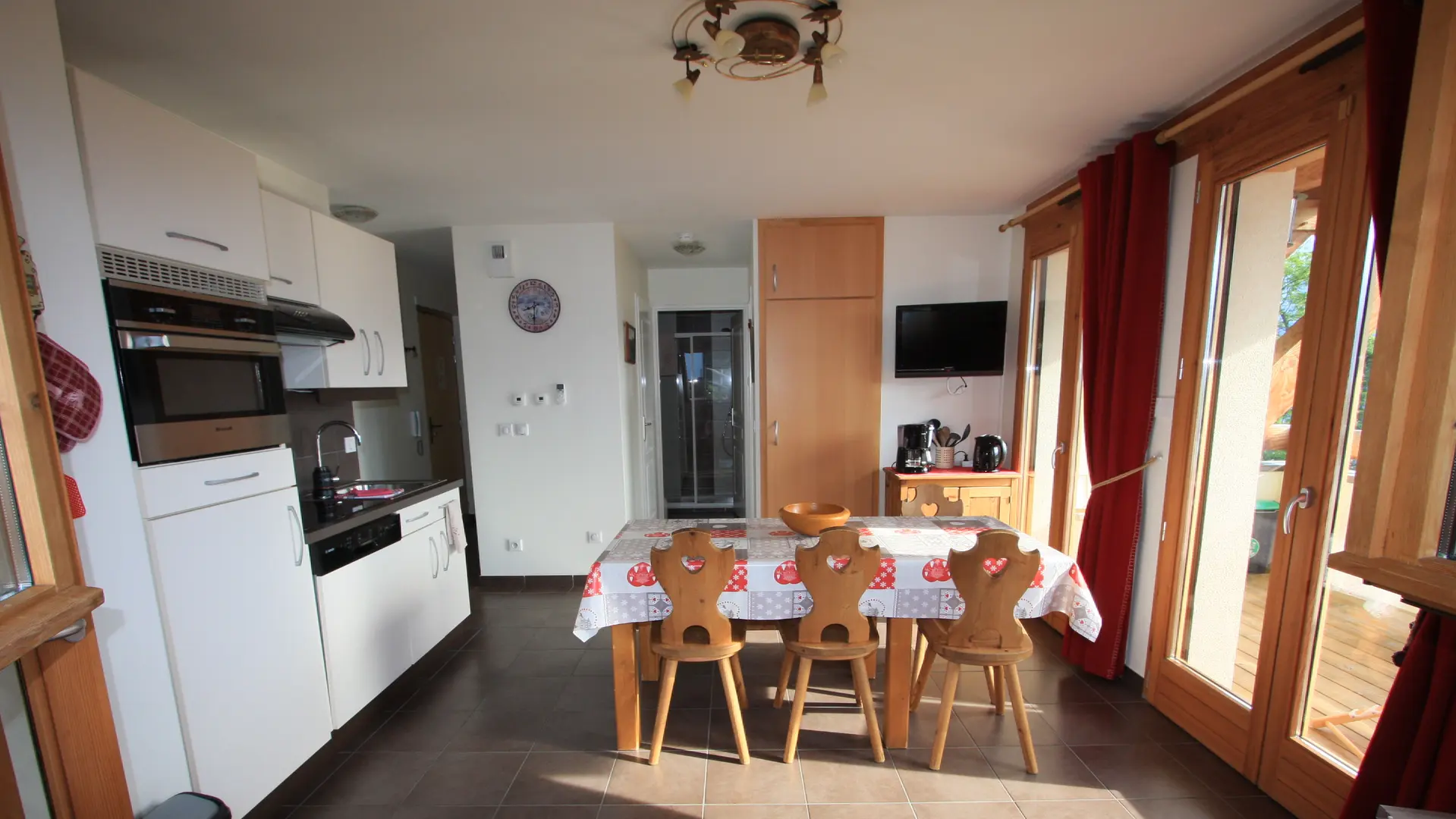 Le séjour et la cuisine américaine