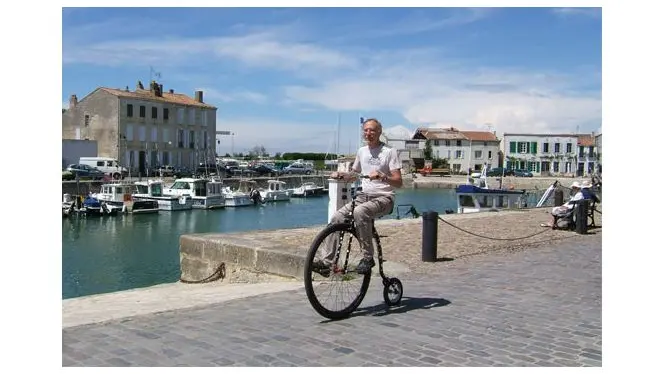 Papa sur un grand-bi
