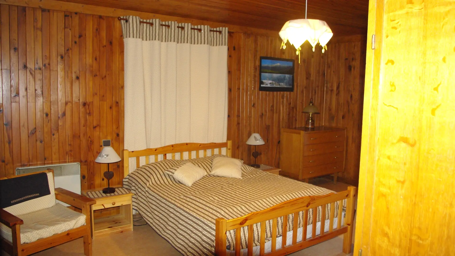 Chambre avec lit double