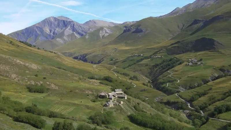 Vue sur le Clos Raffin, le vallon de la Buffe et au fond le Pic du Mas de la Grave