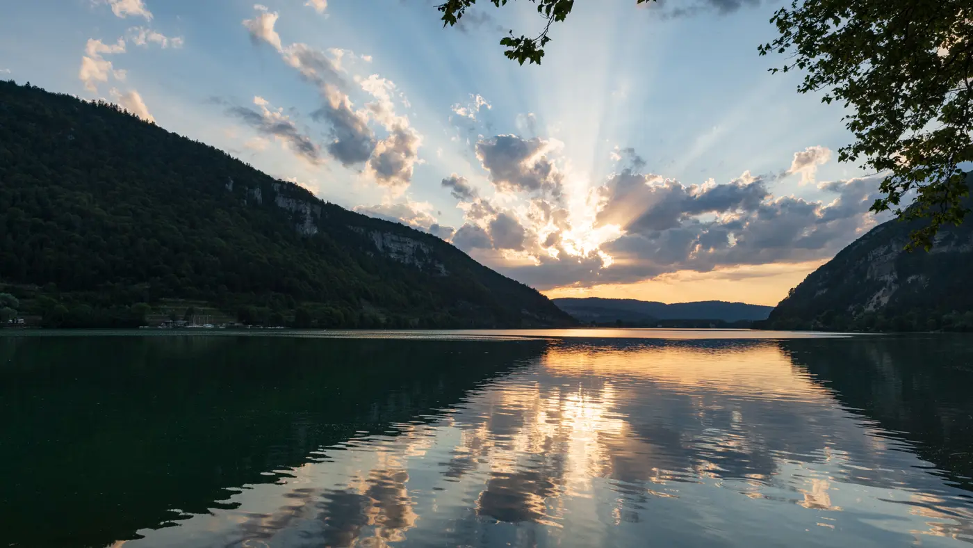 Coucher de soleil sur le lac de Nantua