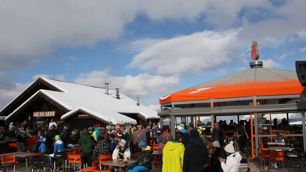 Restaurant d'altitude, grand bar musical sur les pistes, Dévoluy, Hautes-Alpes