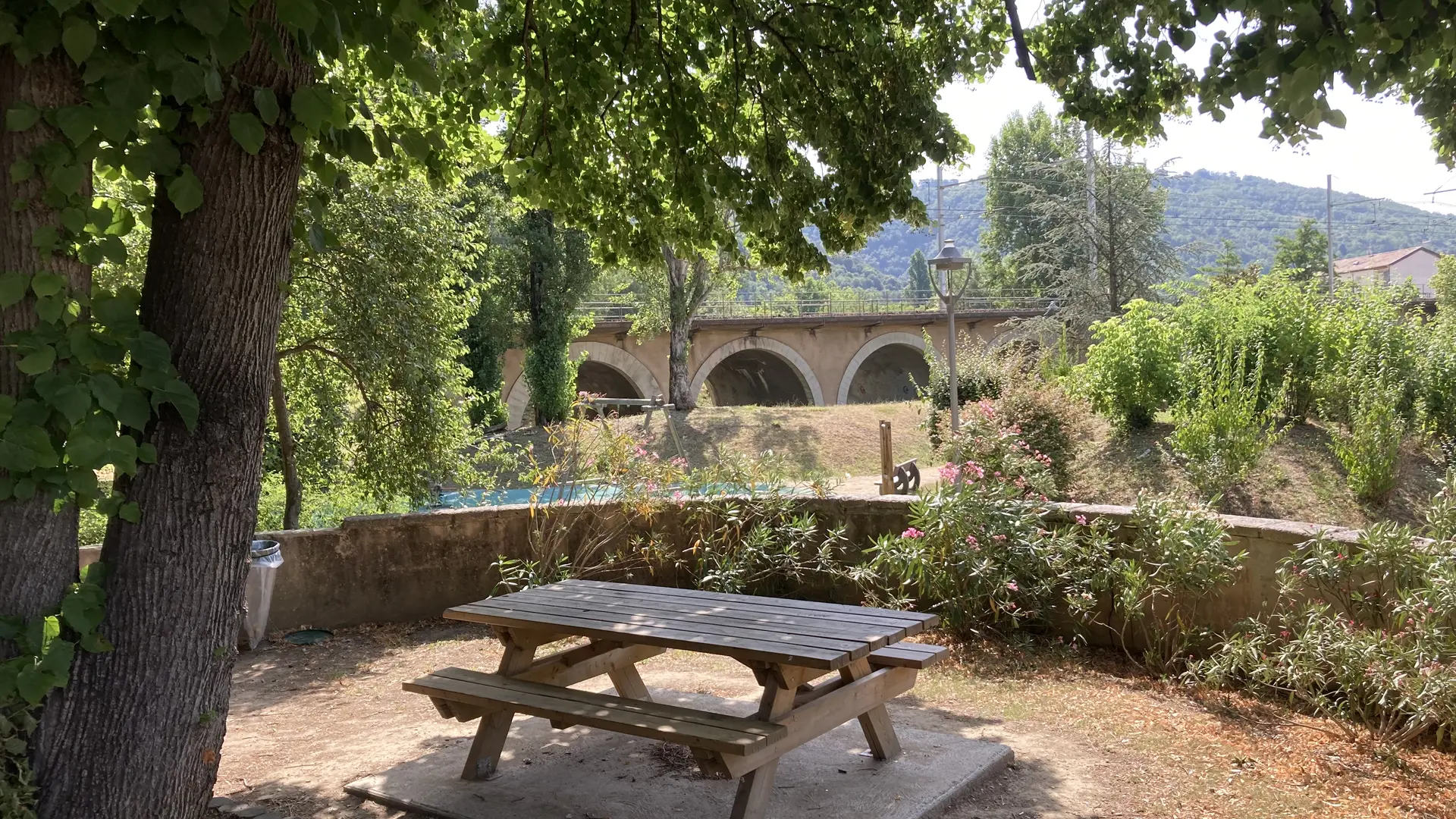 Aire de pique nique jardins de la Galaure