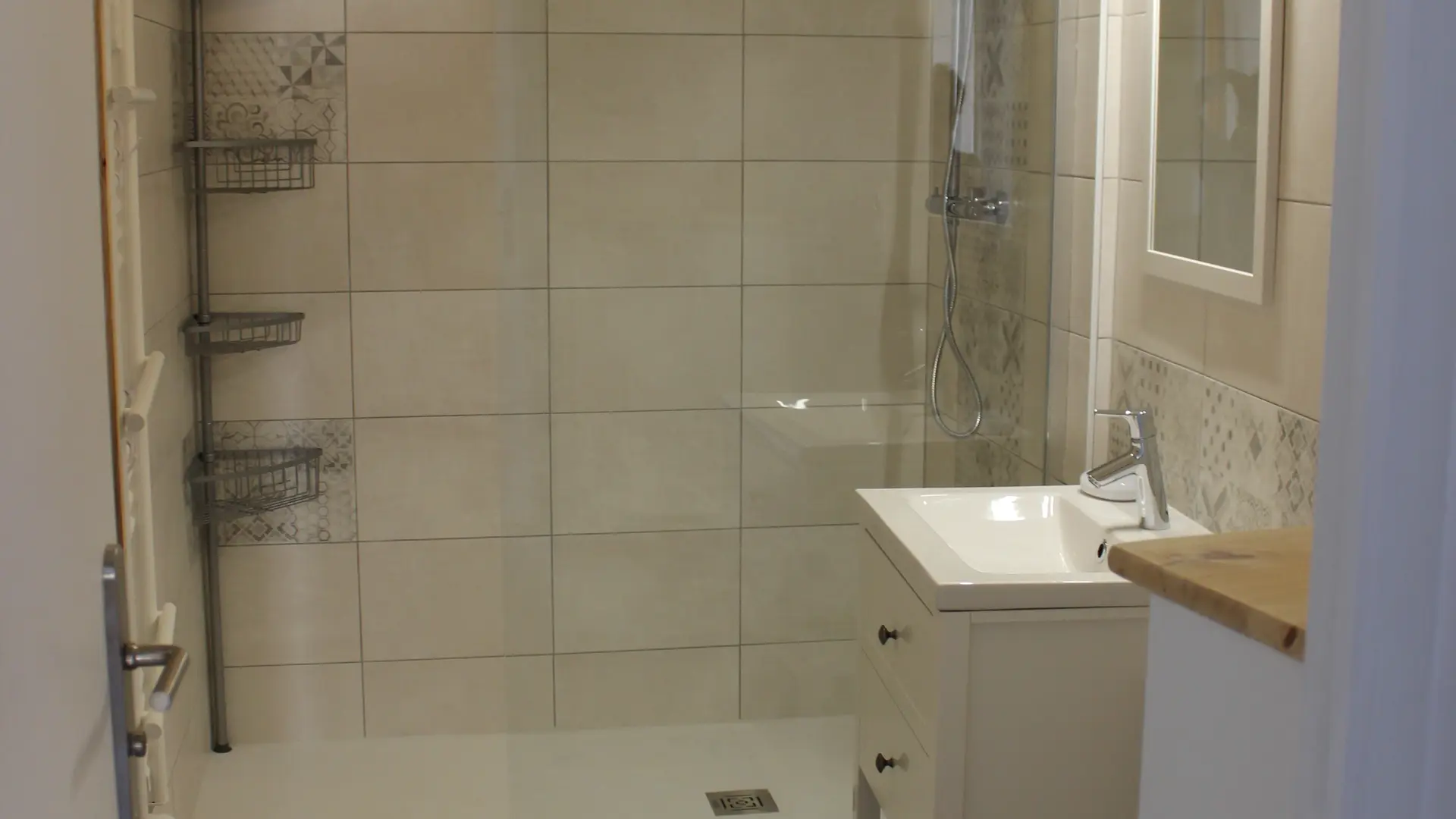 Salle de douche + WC