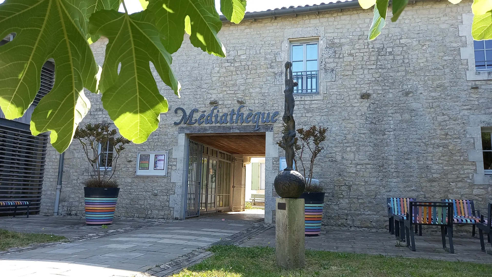 Façade de la médiathèque