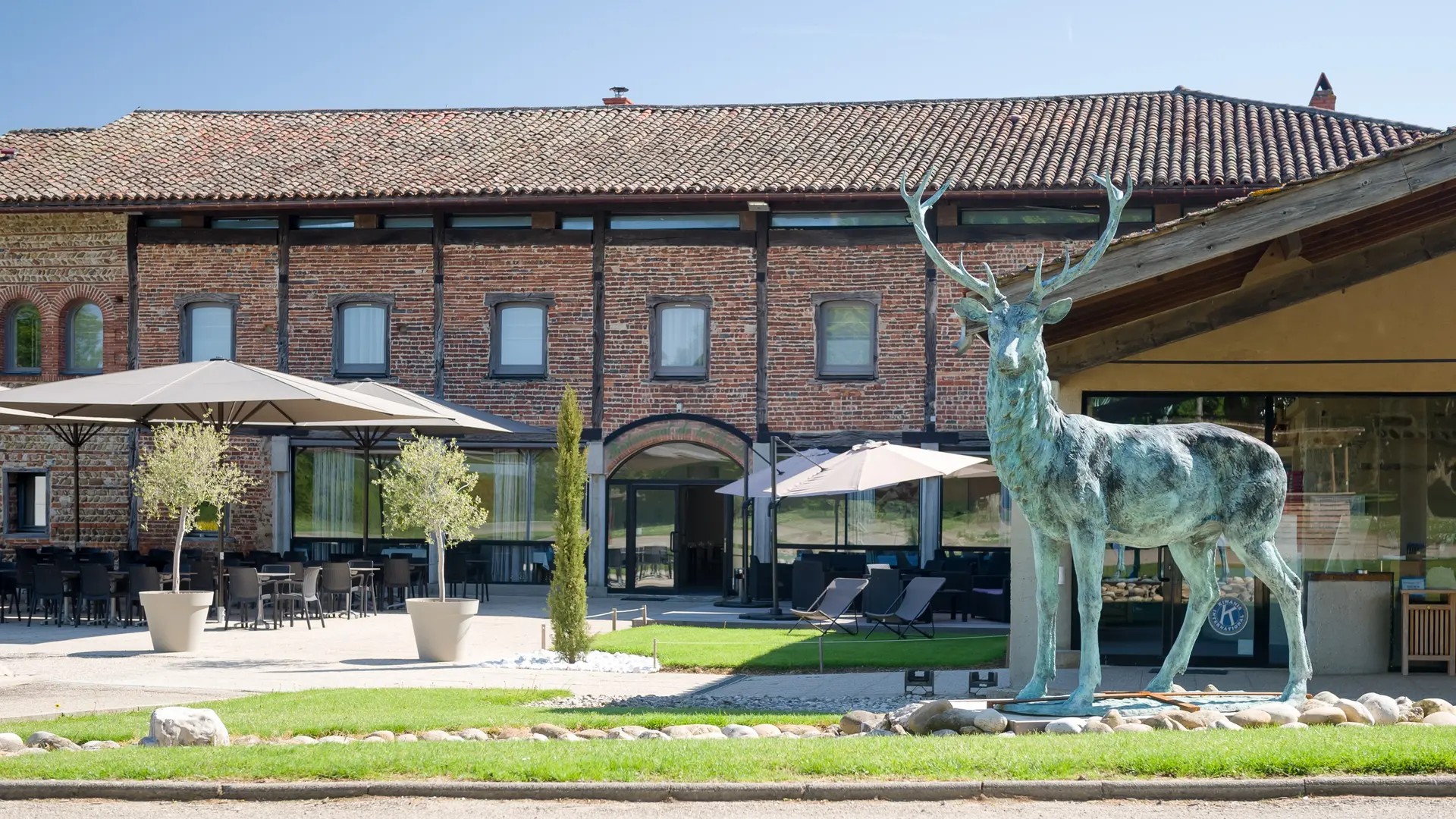La bâtisse du 15ème siècle qui abrite l'hôtel et le restaurant