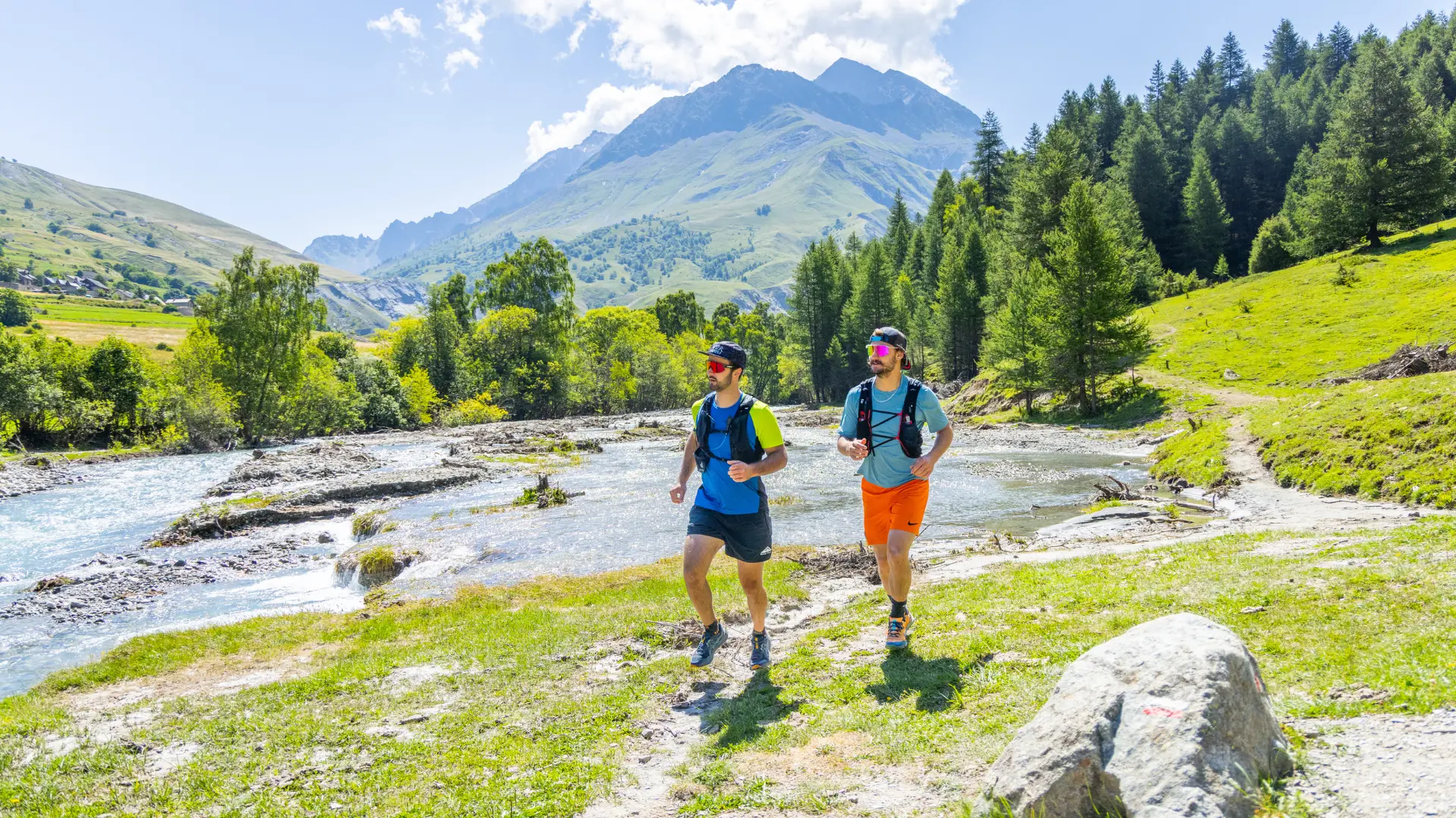 Trail à proximité de Villar d'Arène et au bord de la Romanche