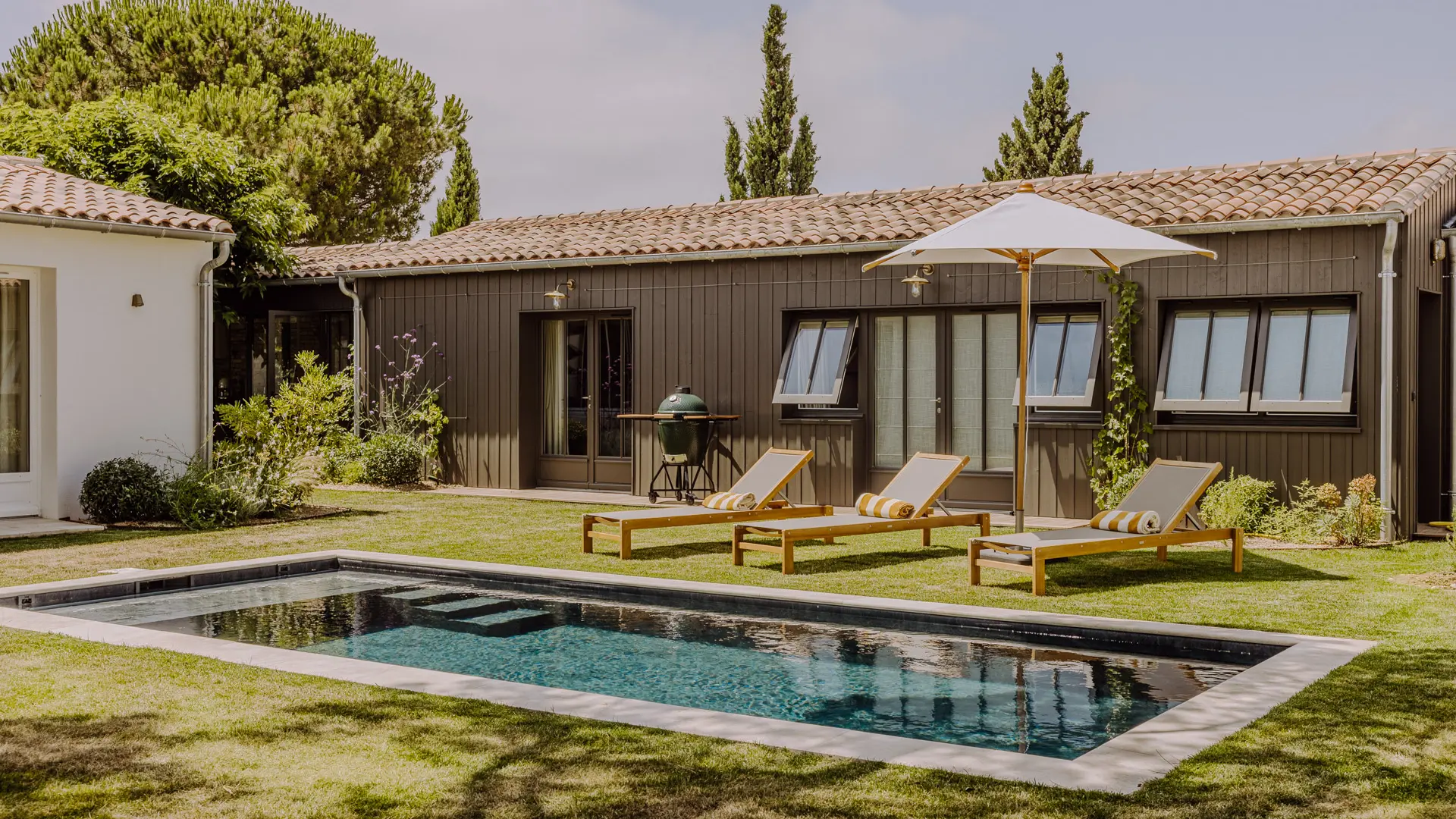 swimming pool + garden