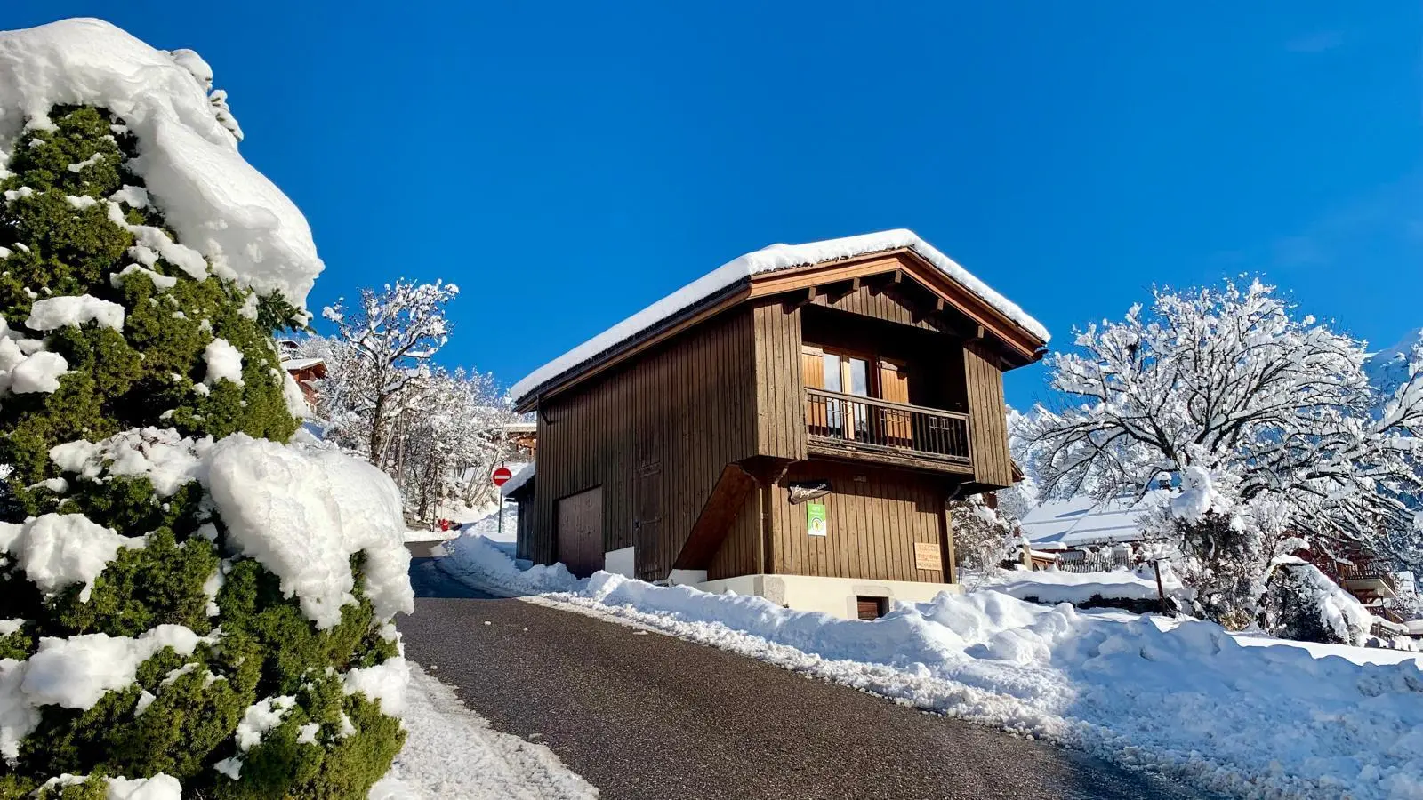 Route menant au chalet