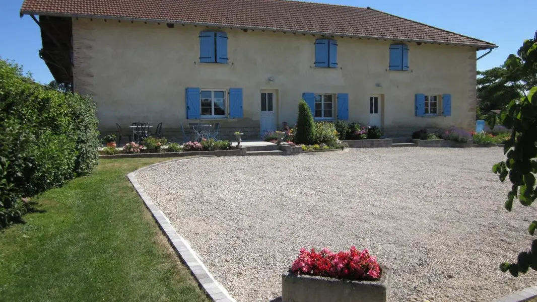 cour privée avec terrasse