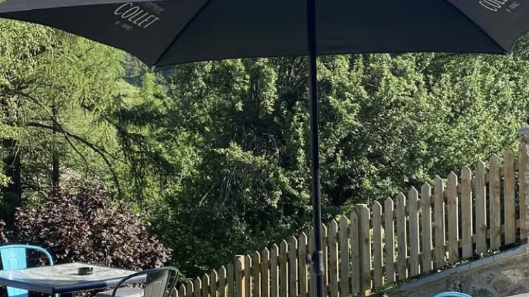 terrasse ensoleillée - bistrot de la Meije