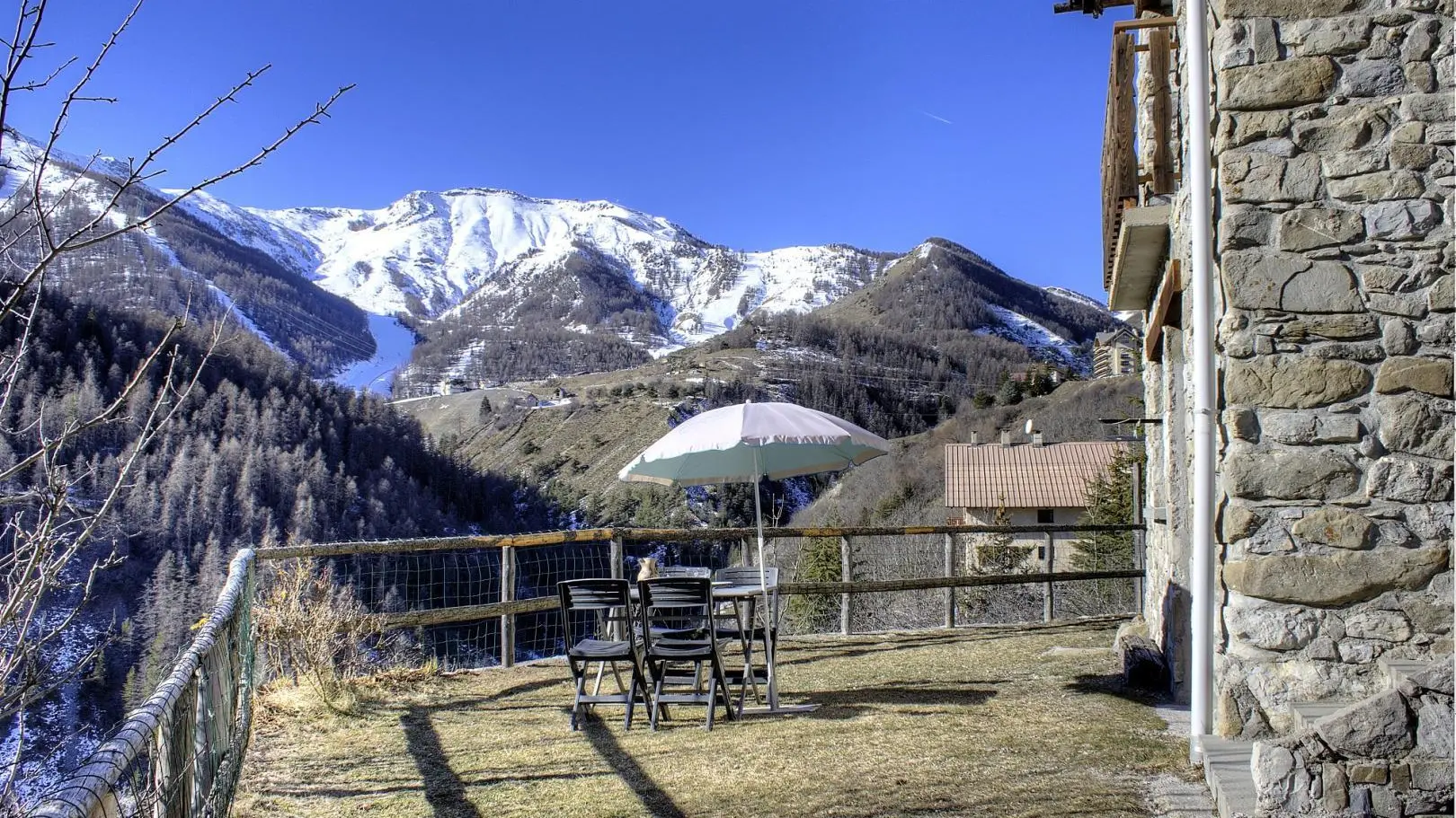 Gîte L'Oustal n°2-Jardin terrasse-Auron-Gîtes de France Alpes-Maritimes