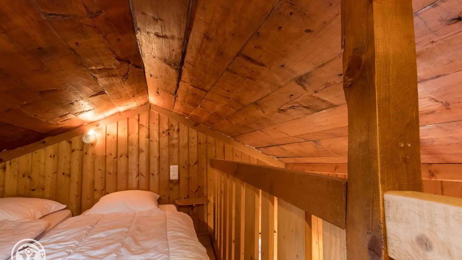 Mezzanine avec 2 lits simples 90x190cm