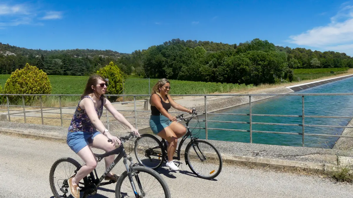 A vélo au pied du Canal de Provence