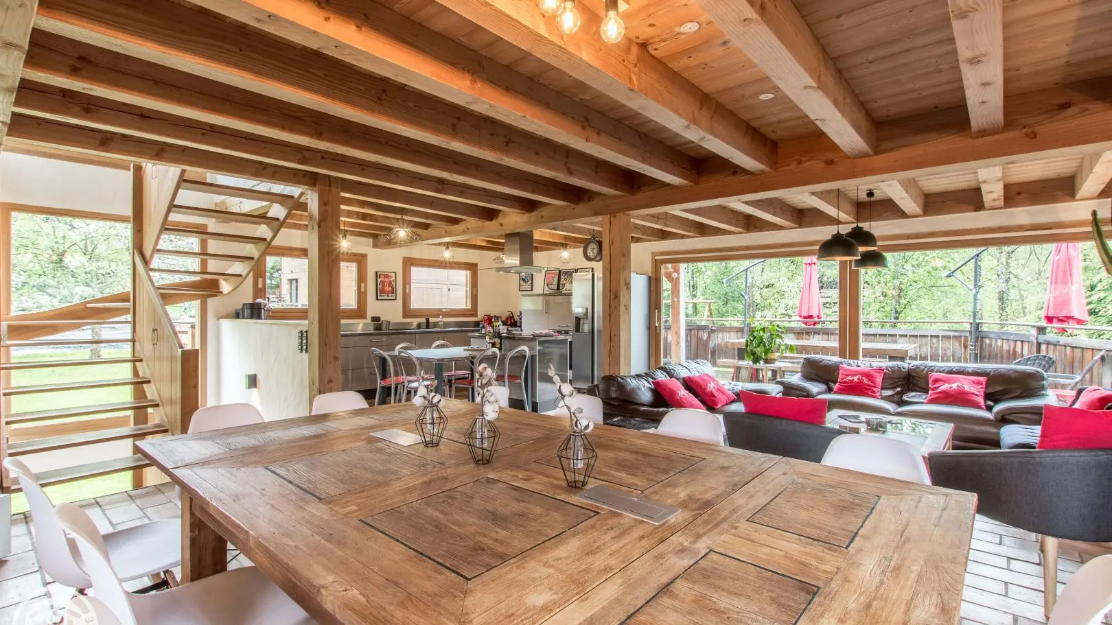 Salle à manger, salon & cuisine