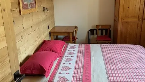 Chambre avec un lit 2 places