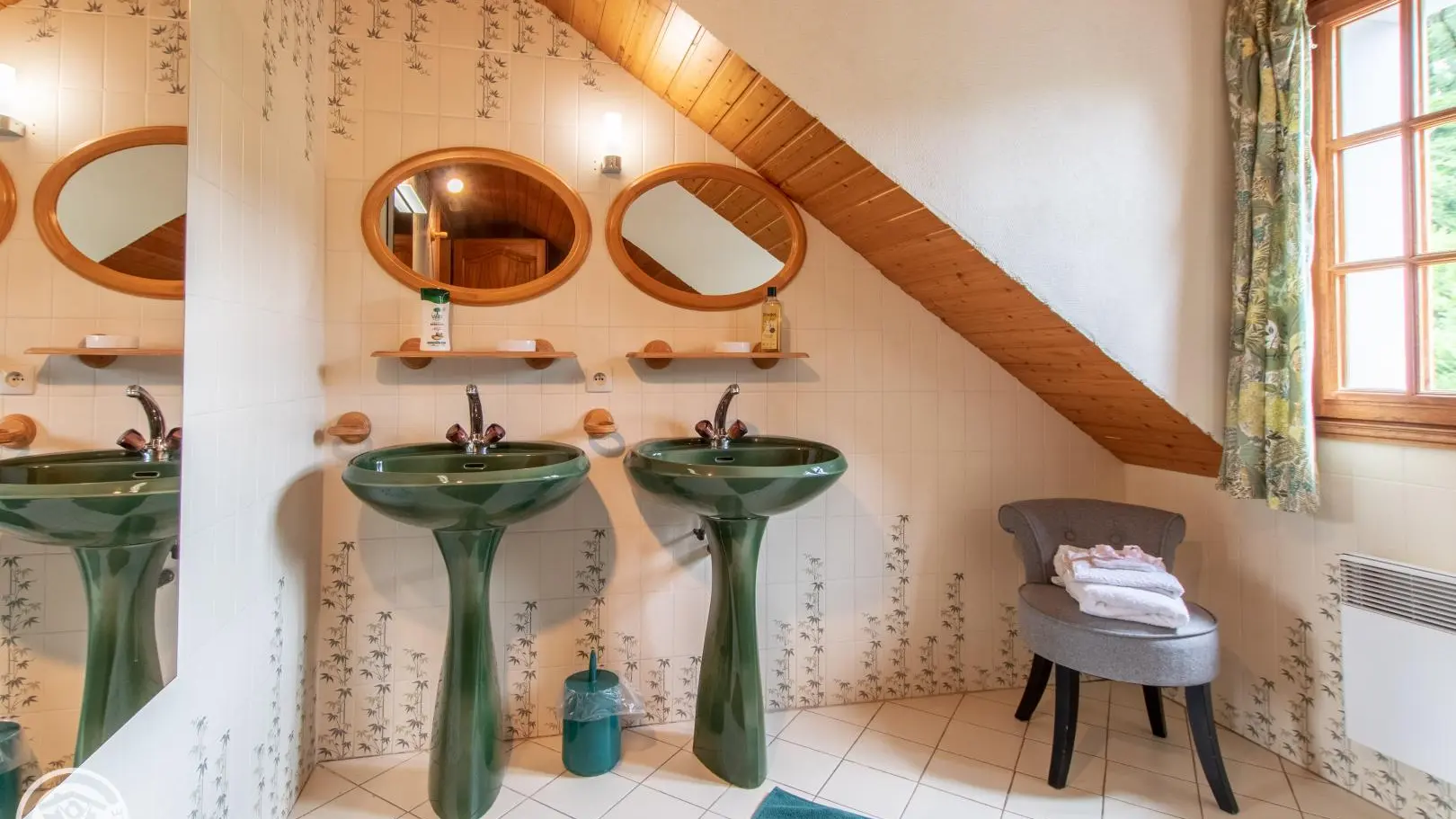 La salle de bains fougère de l'étage